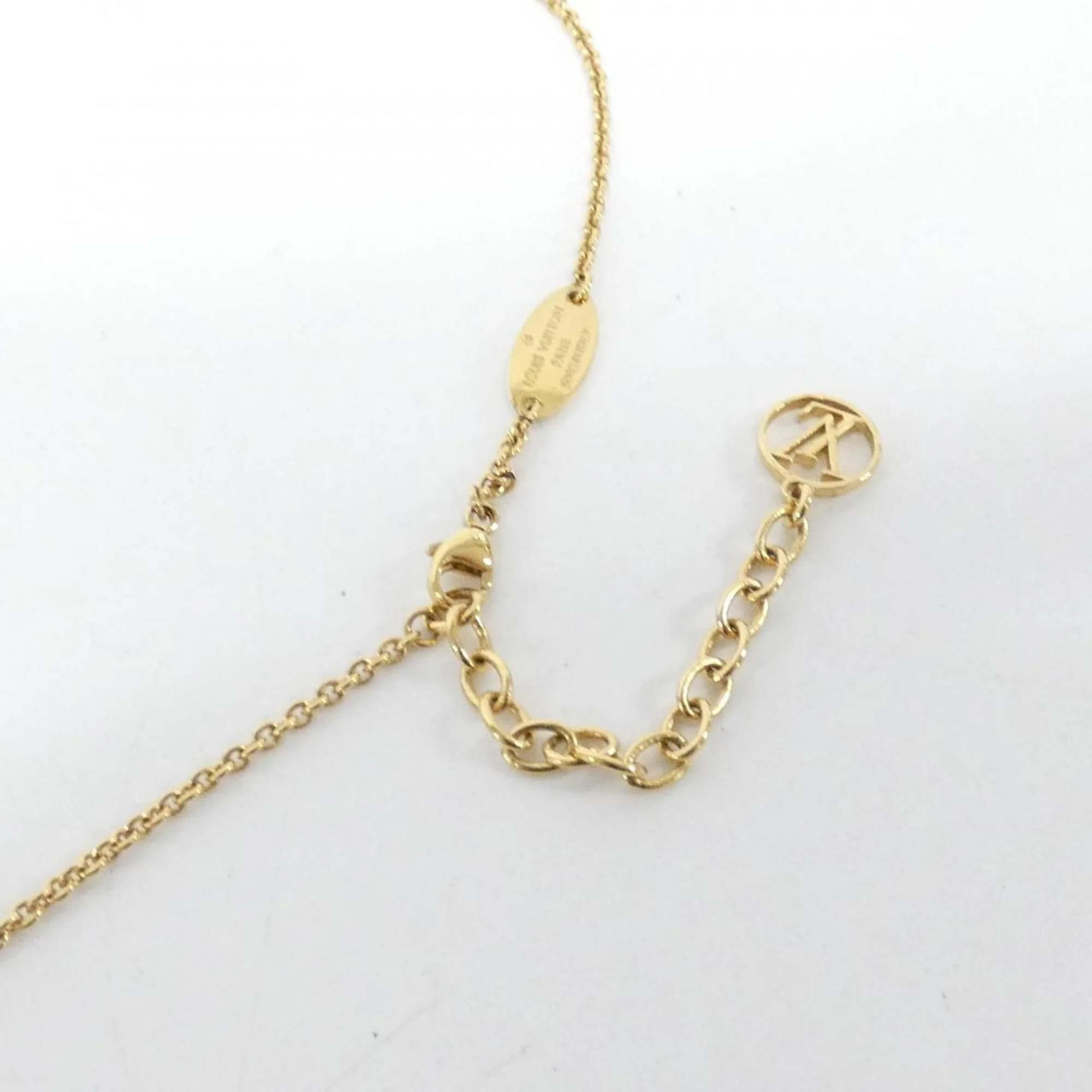 Essential V Pendant Necklace Gold - Image 4