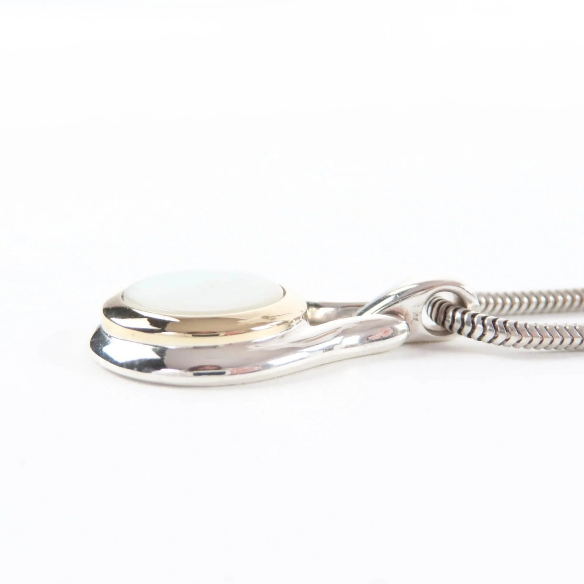 Vintage Pendant Necklace 18K Gold and Sterling Silver with Mother of Pearl - Image 5