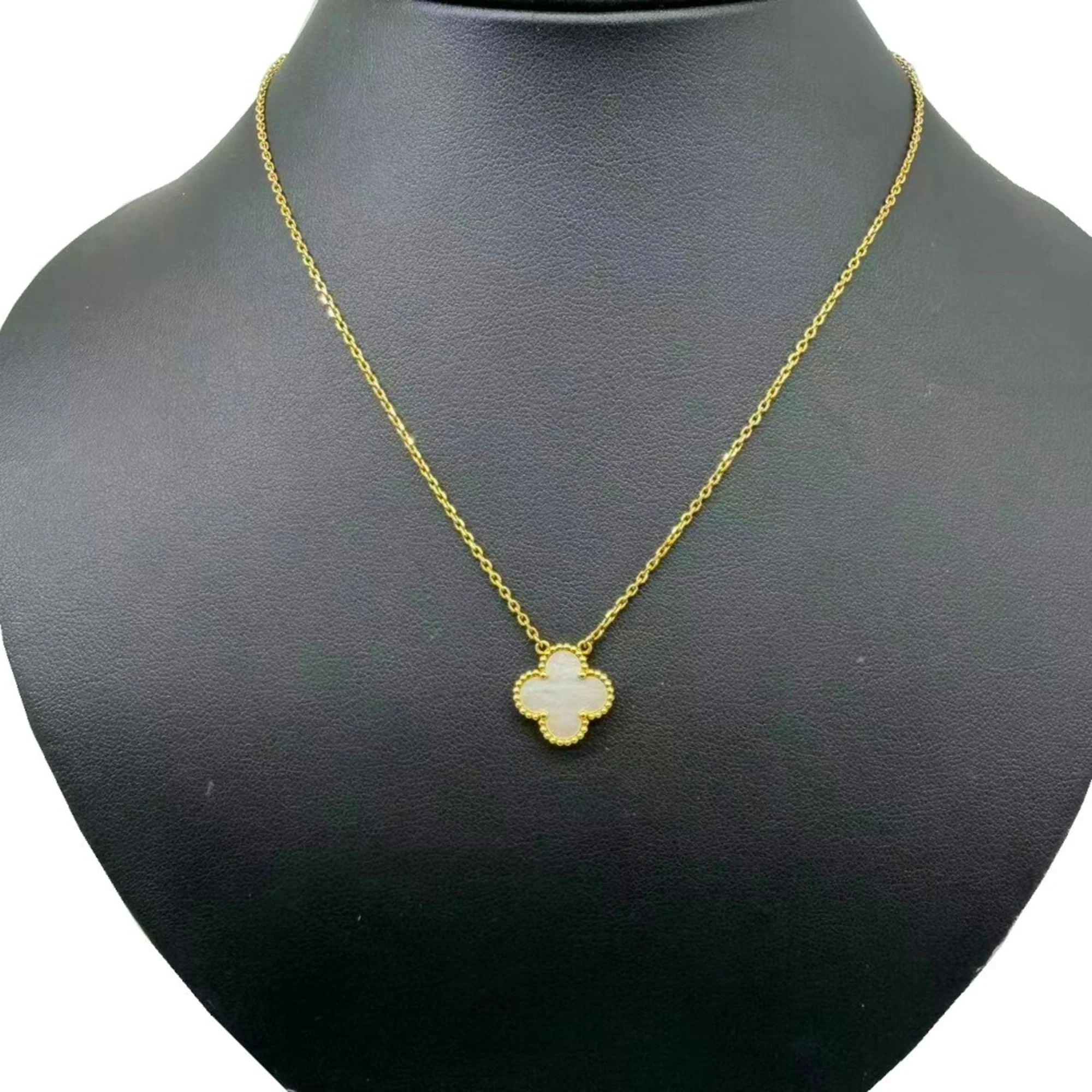 Alhambra Pendant Necklace 18K Yellow Gold and Mother of Pearl - Image 6