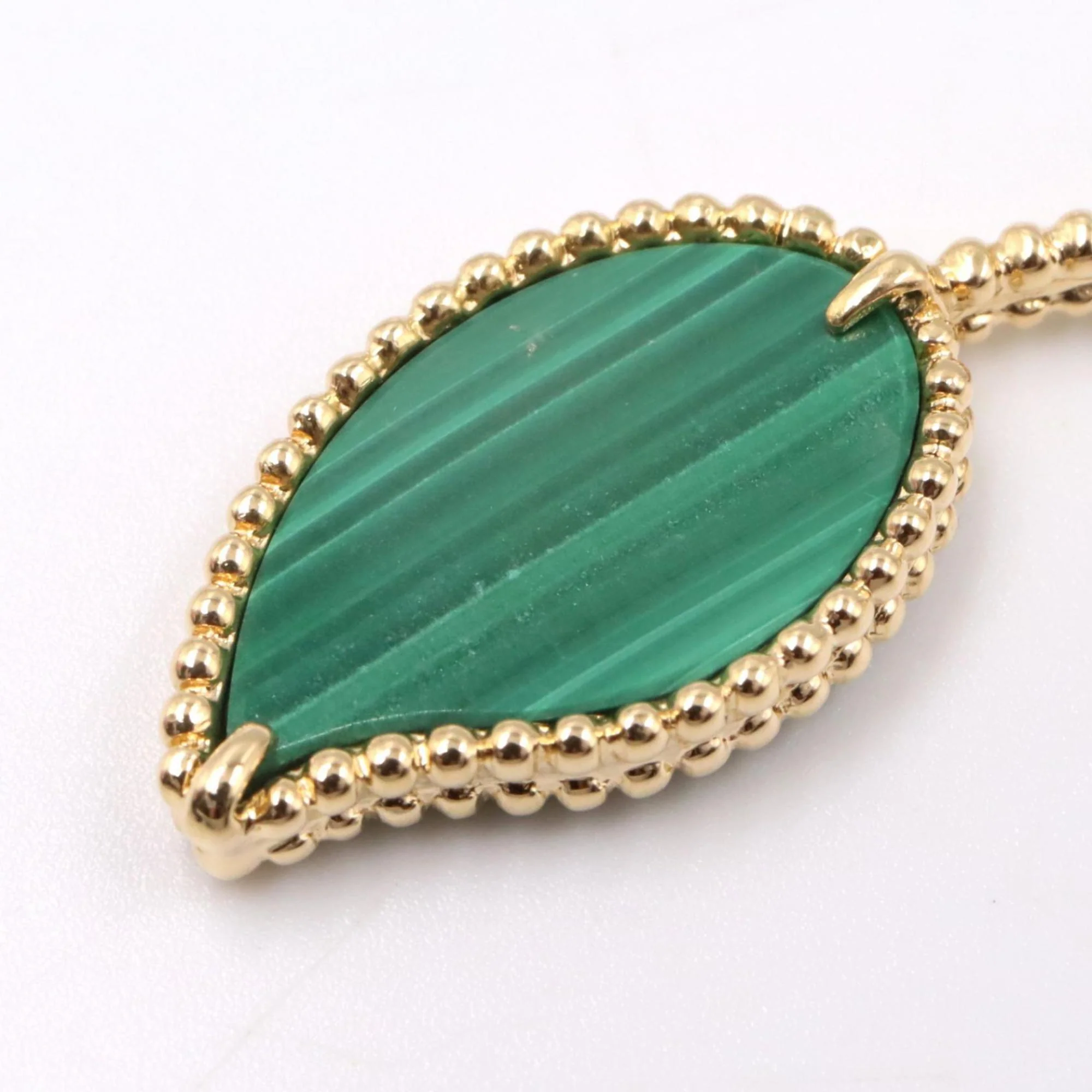 Alhambra Pendant Necklace 18K Yellow Gold and Mother of Pearl - Image 4