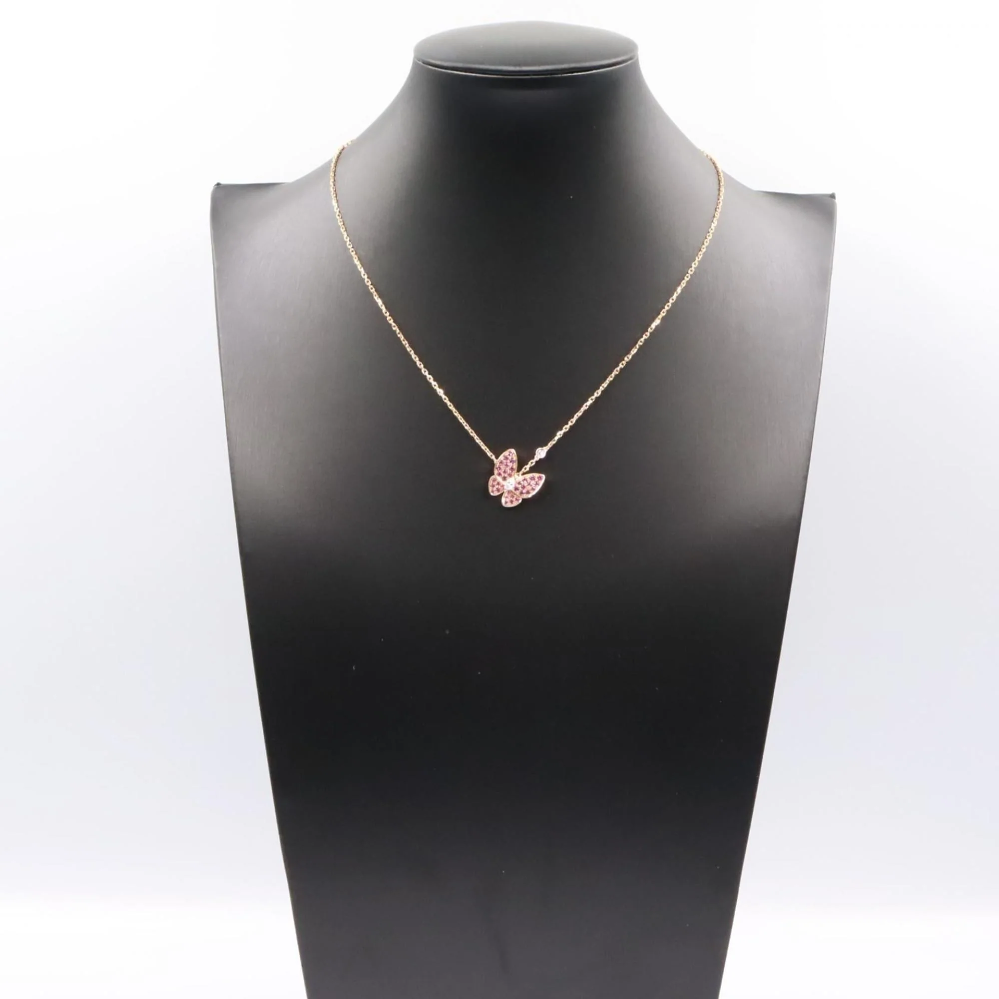 De Papillon Pendant Necklace 18K Rose Gold with Diamond and Sapphire - Image 7