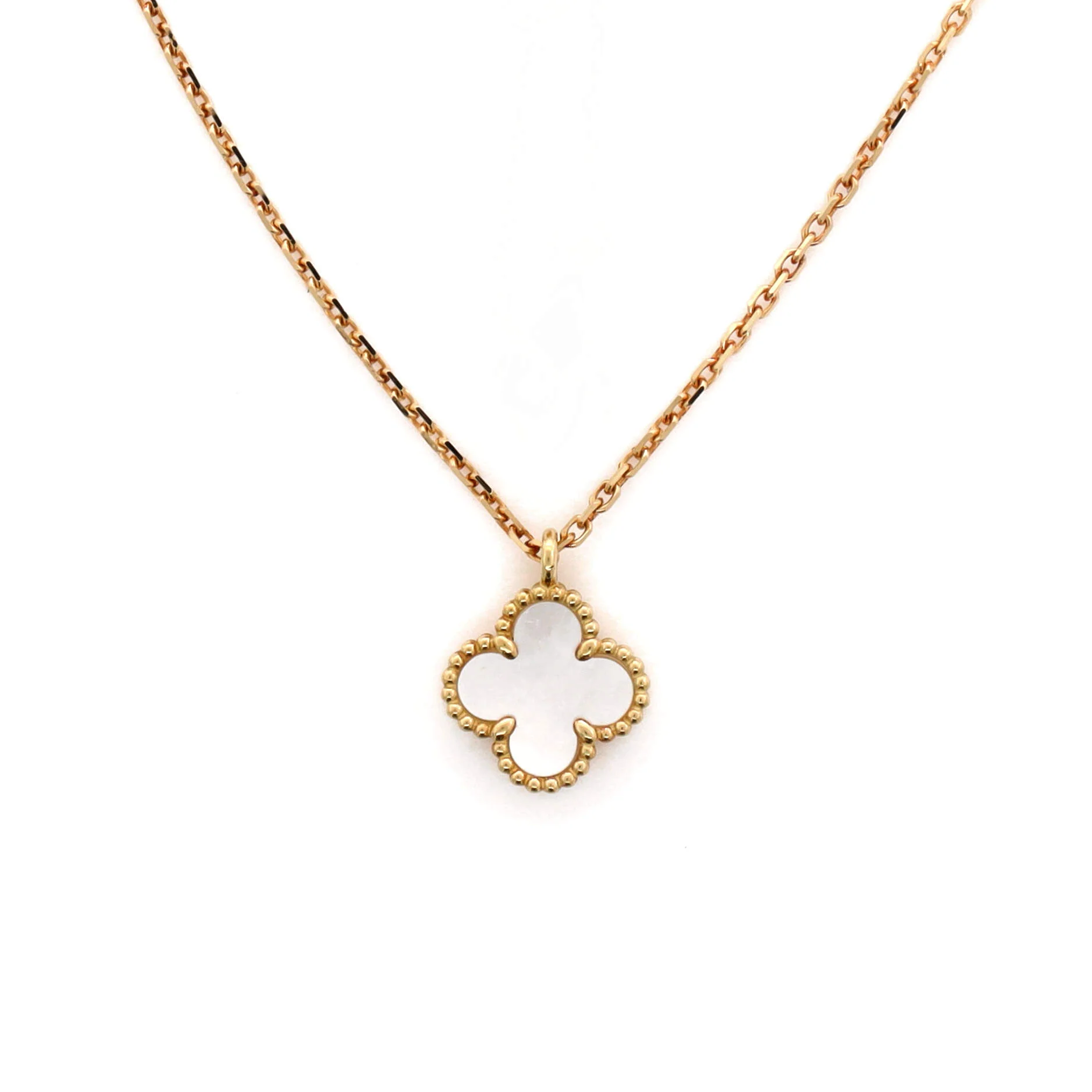 Sweet Alhambra Pendant Necklace 18K Yellow Gold and Mother of Pearl - Image 4