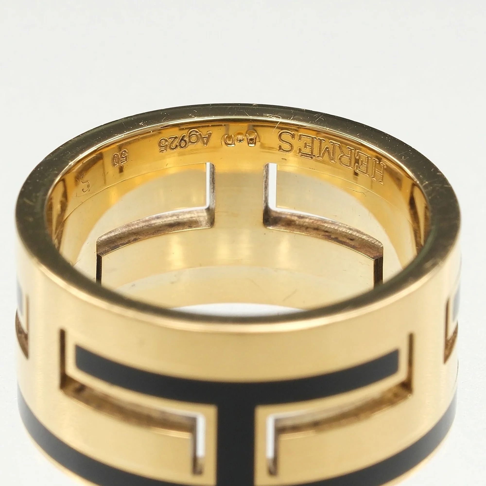 Move Ash Band Ring Gold - Image 4