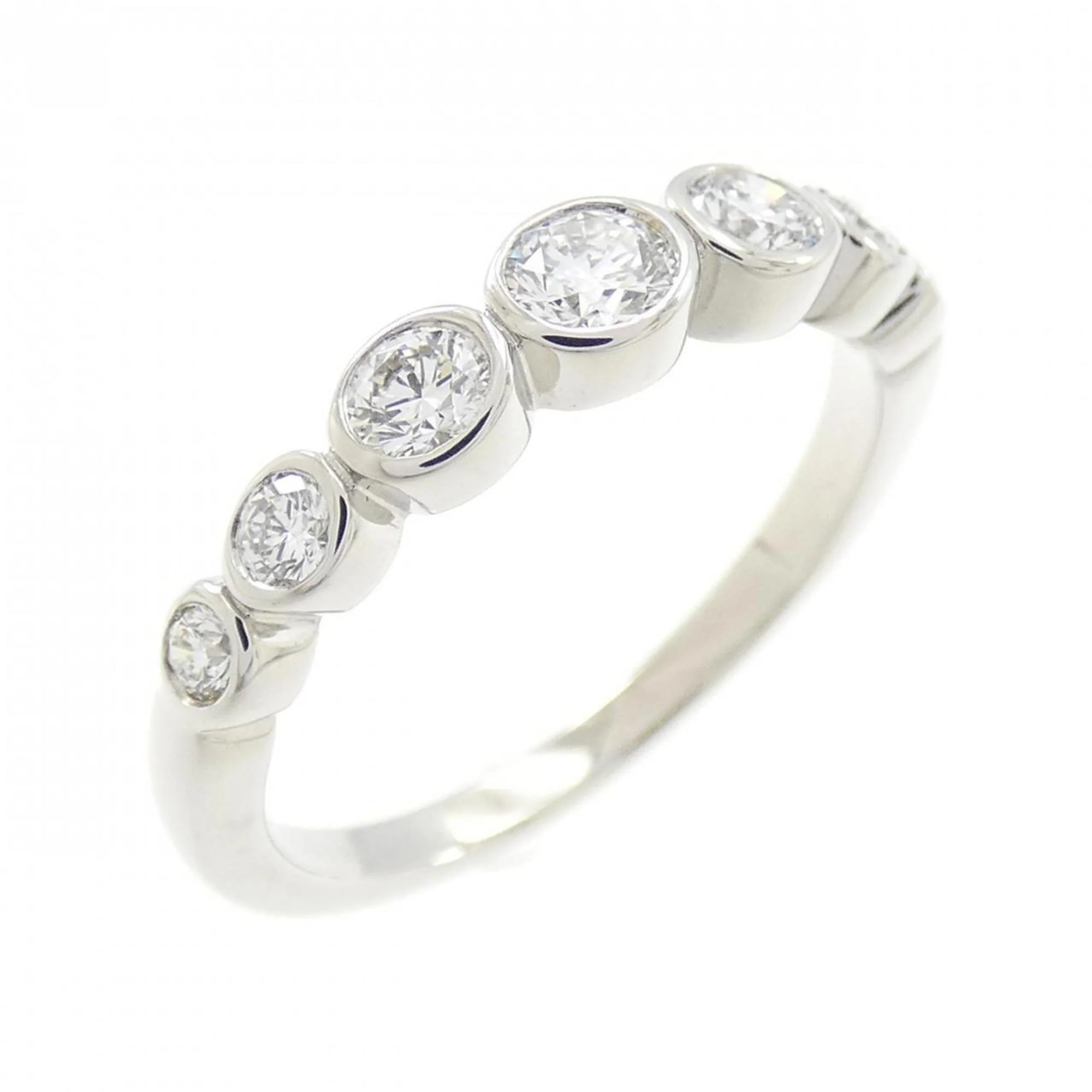 Jazz Graduated Ring with Diamond