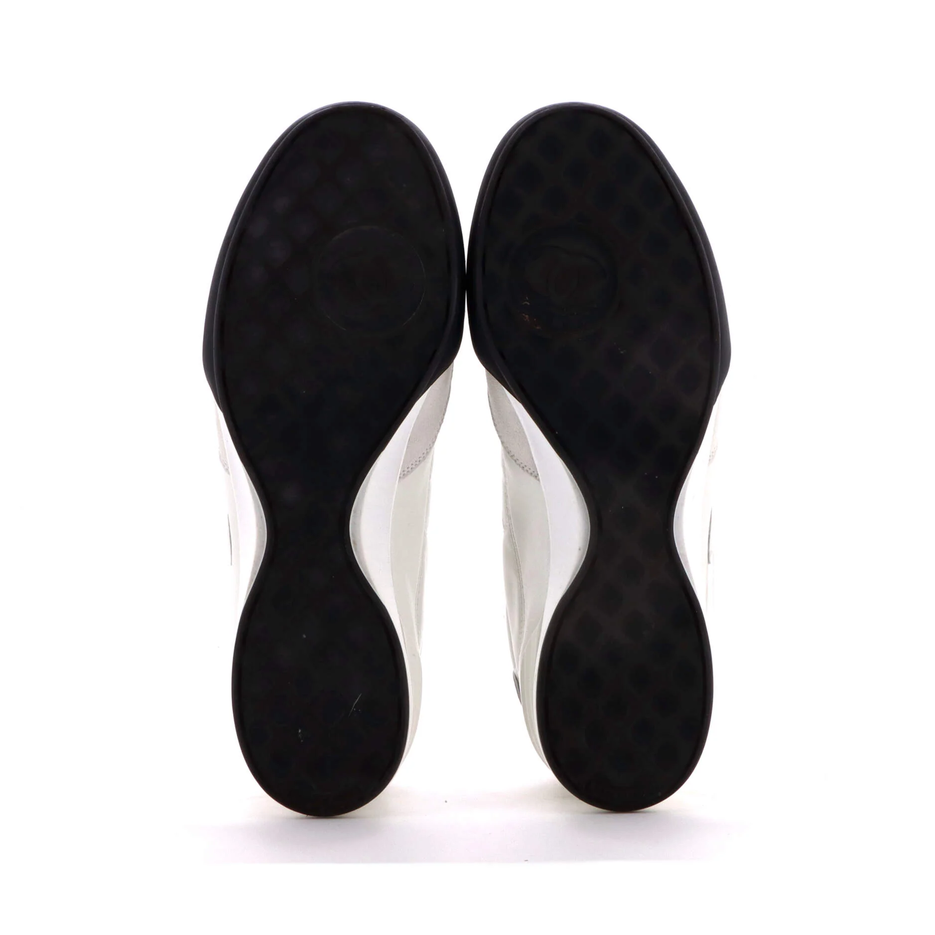 CC Low-Top Sneakers Quilted Leather and Suede - Image 4